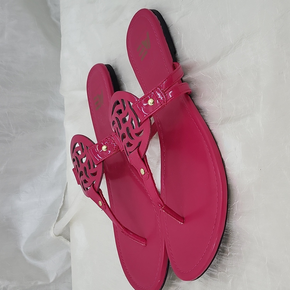 American Eagle Pink Sandals Women's size 9.5  Flip Flops